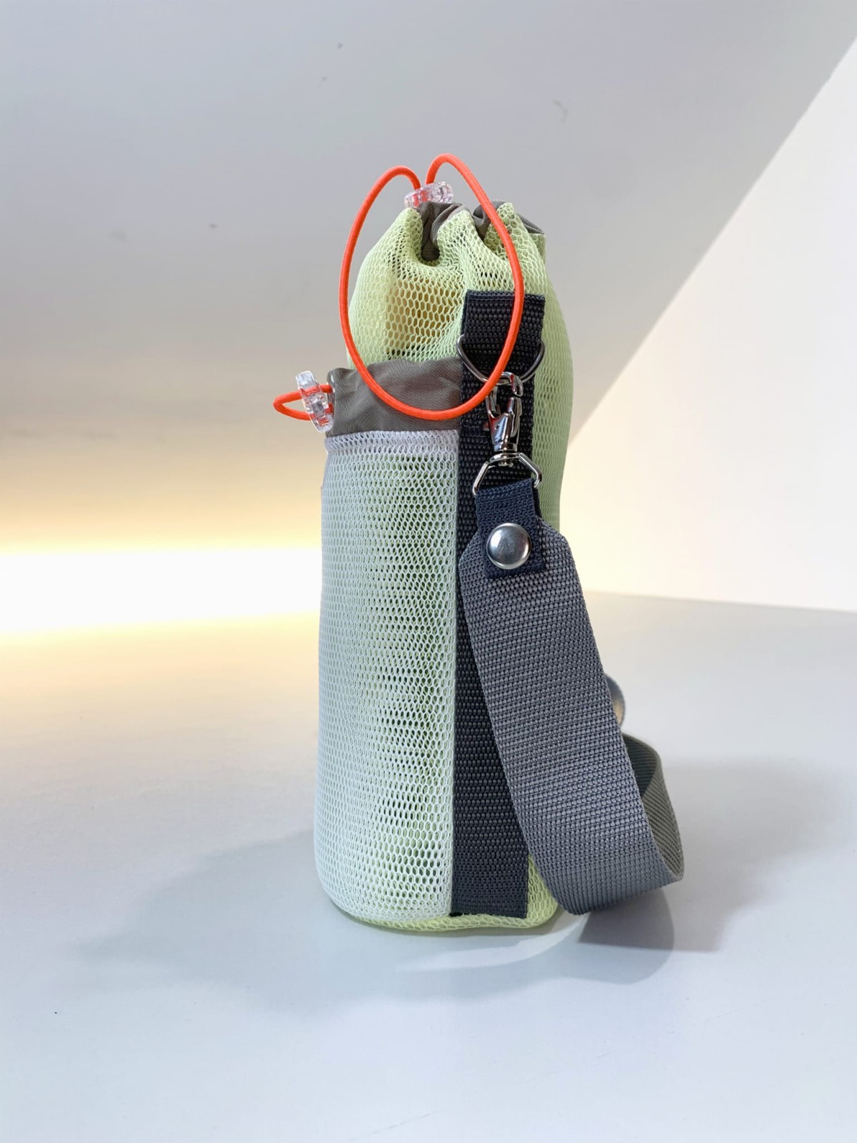 CUB_butelCover_grey03.jpg