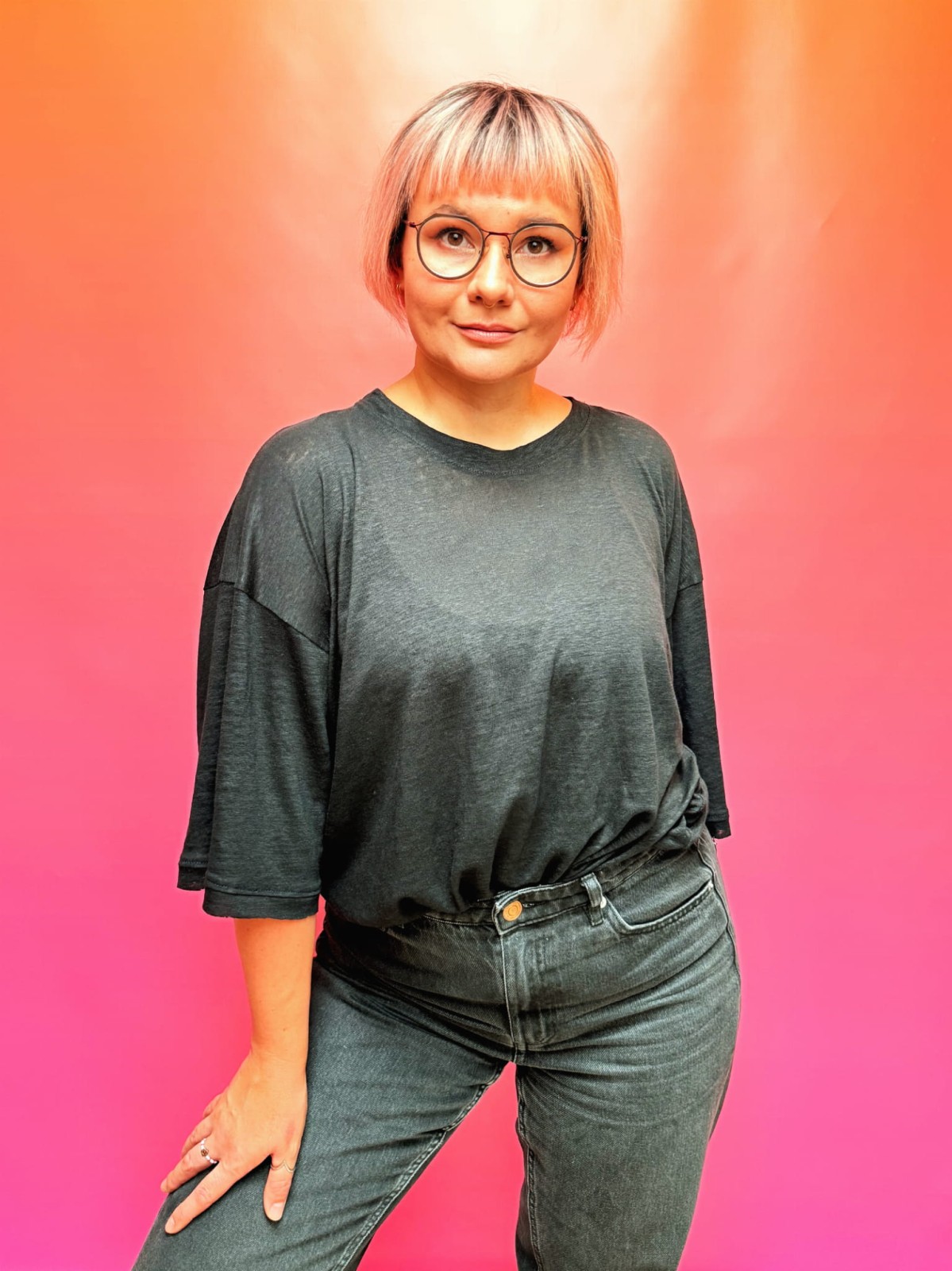 CUB_tshirt_linen_black_crew02_net.jpg