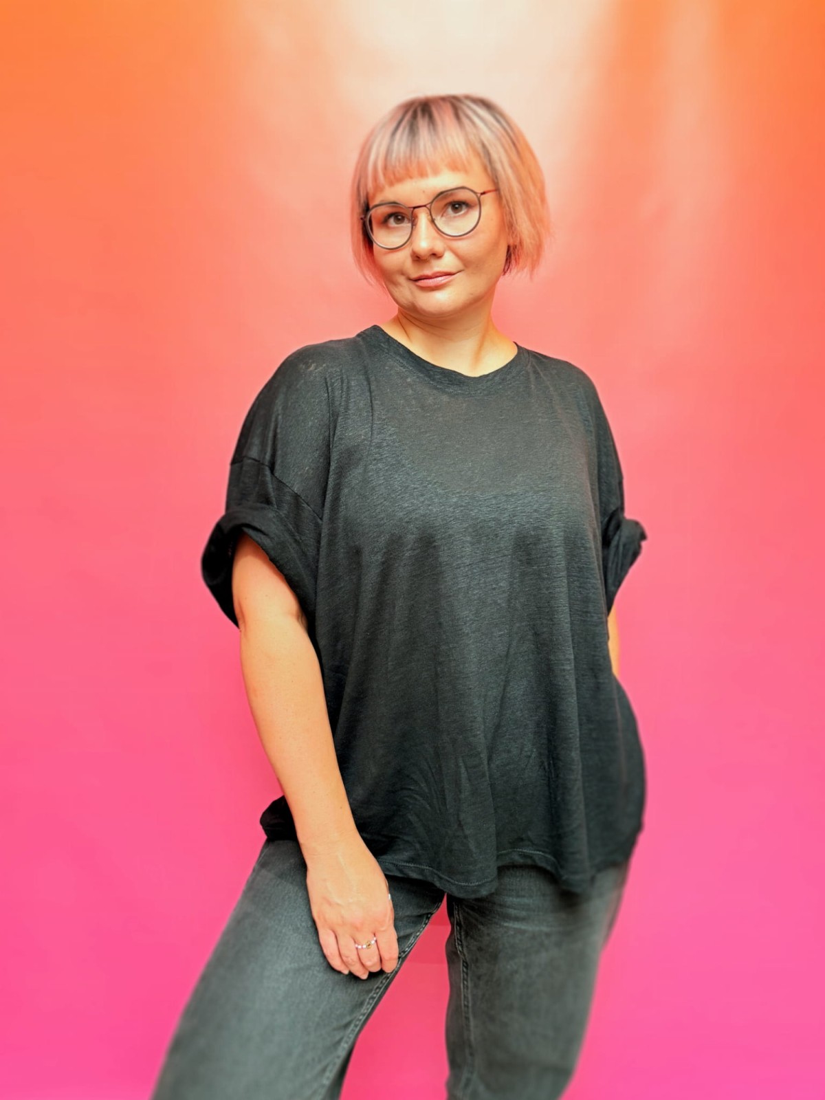 CUB_tshirt_linen_black_crew03_net.jpg
